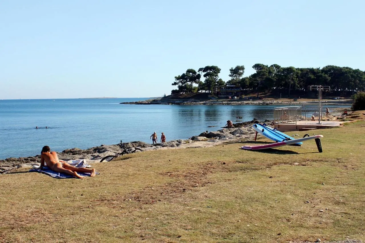 Apartments By The Sea Medulin - 2255 Croatia